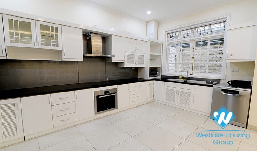 Newly renovated 5 bedroom villa for rent near UNIS school 
